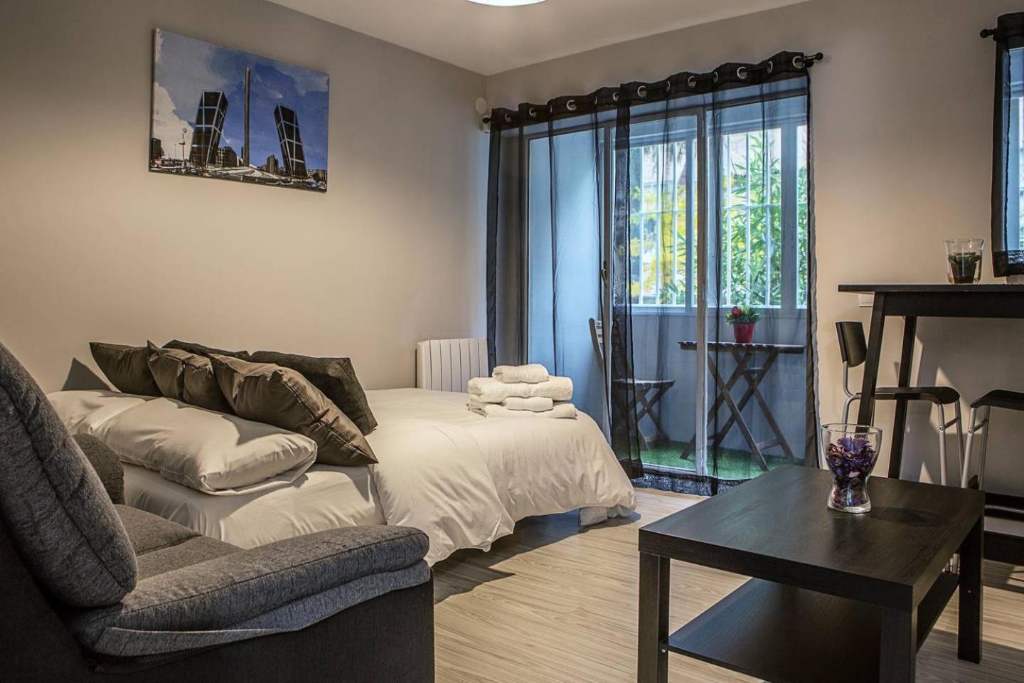 Lovely 3 Bedroom Apartment Next To Fuencarral Madrid Exterior photo